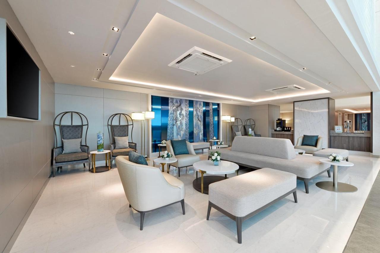 Centre Point Hotel Terminal21 Korat Nakhonratchasima Zewnętrze zdjęcie The Royal Wing Suites & Spa