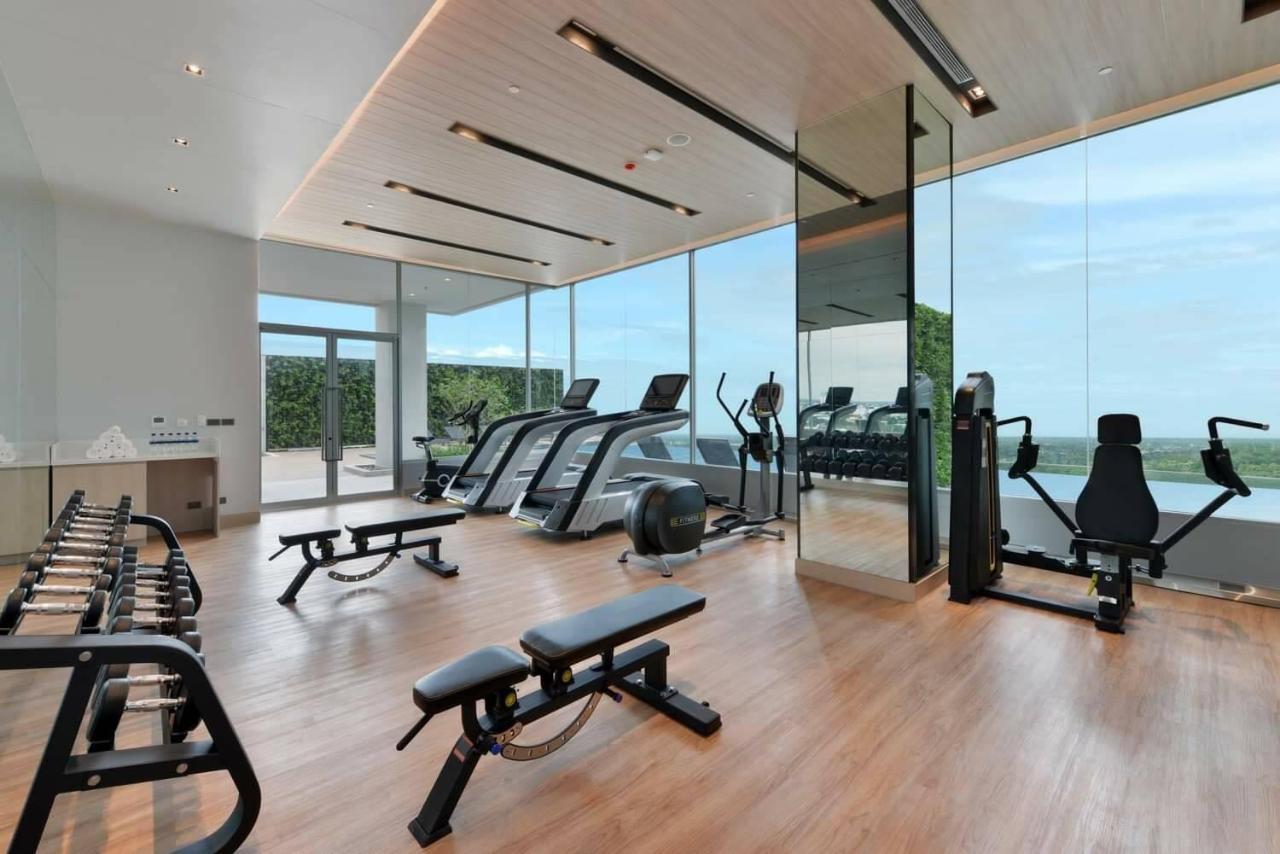 Centre Point Hotel Terminal21 Korat Nakhonratchasima Zewnętrze zdjęcie The gym at the hotel