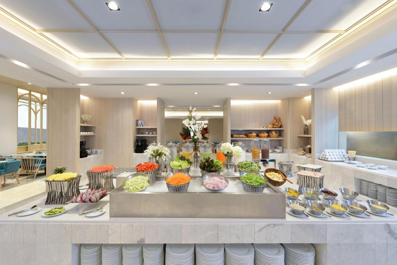 Centre Point Hotel Terminal21 Korat Nakhonratchasima Zewnętrze zdjęcie The buffet at the hotel