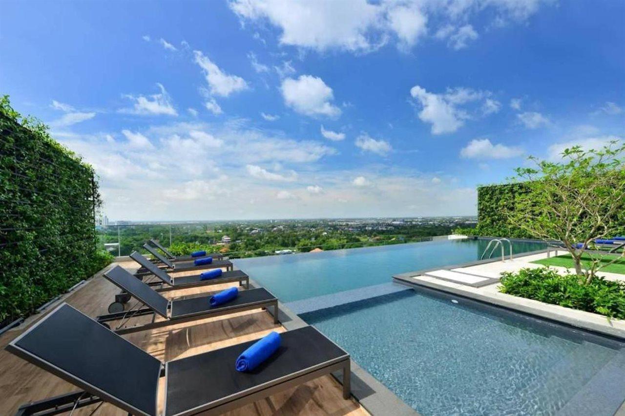 Centre Point Hotel Terminal21 Korat Nakhonratchasima Zewnętrze zdjęcie Infinity pool at the hotel