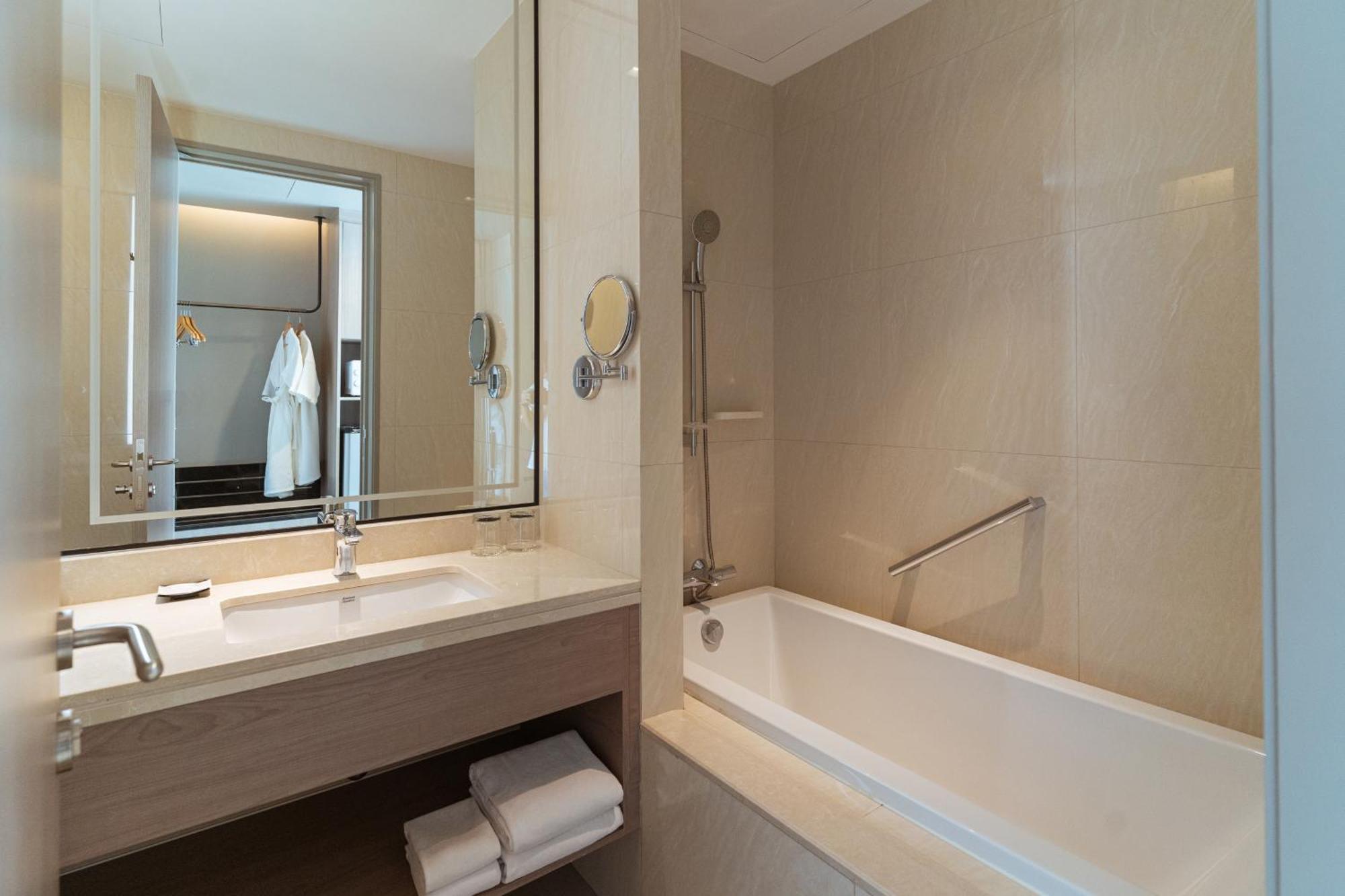 Centre Point Hotel Terminal21 Korat Nakhonratchasima Zewnętrze zdjęcie Bathroom